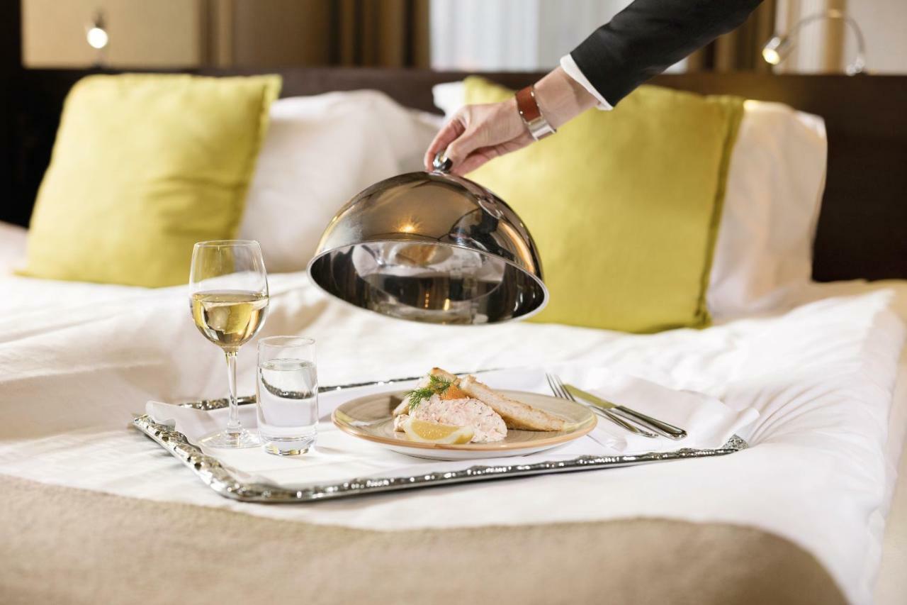 Elite Stora Hotellet Oerebro Bagian luar foto